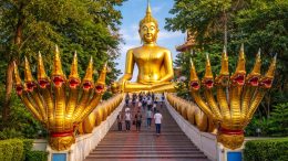 Wats in Pattaya-golden Buddha statue